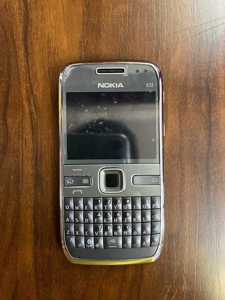 Nokia E72