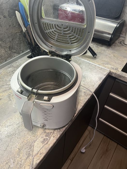 Фритюрник TEFAL FF203130