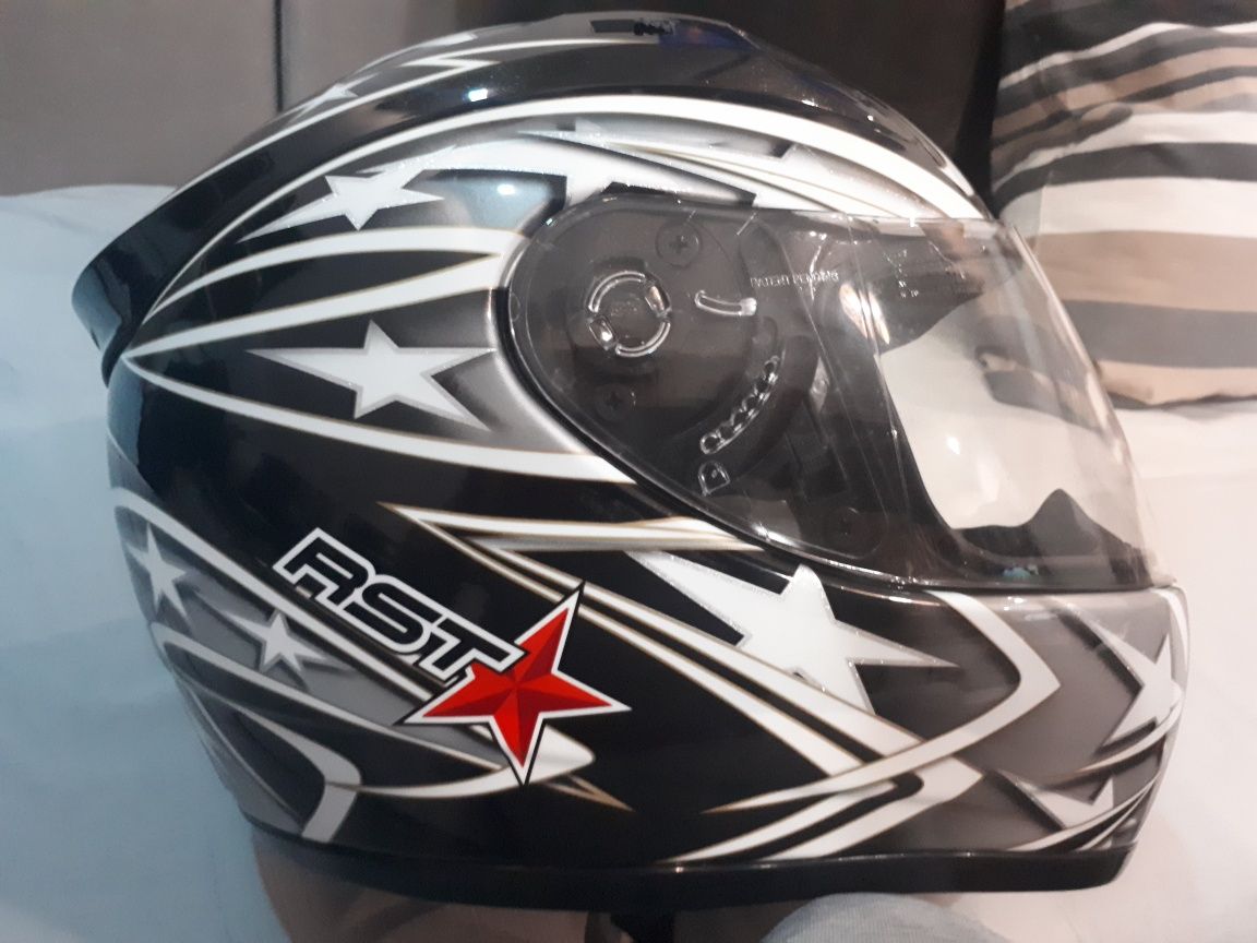Продавам шлем RST