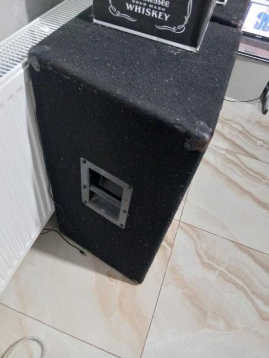 Vând urgent Boxe 15 inch pasive.