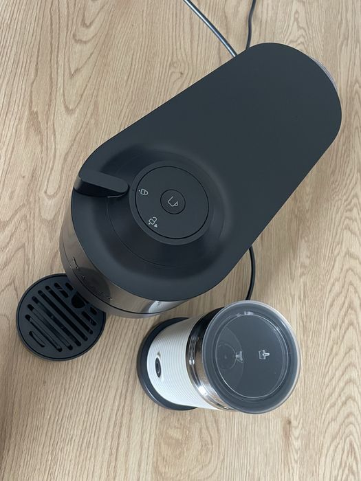 Espressor + Spumant de lapte Nespresso Vertuo Pop – stare impecabilă!
