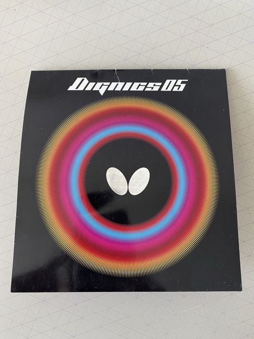 Гуми за тенис на маса Butterfly Dignics 05 черна и червена