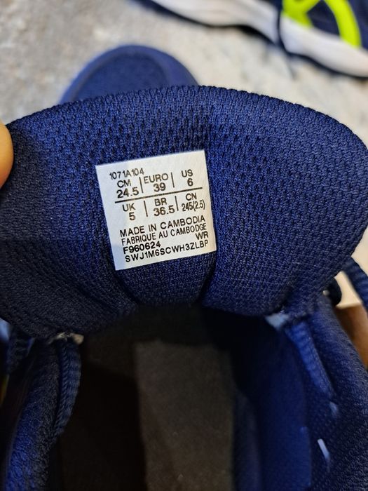 Маратонки Asics ново