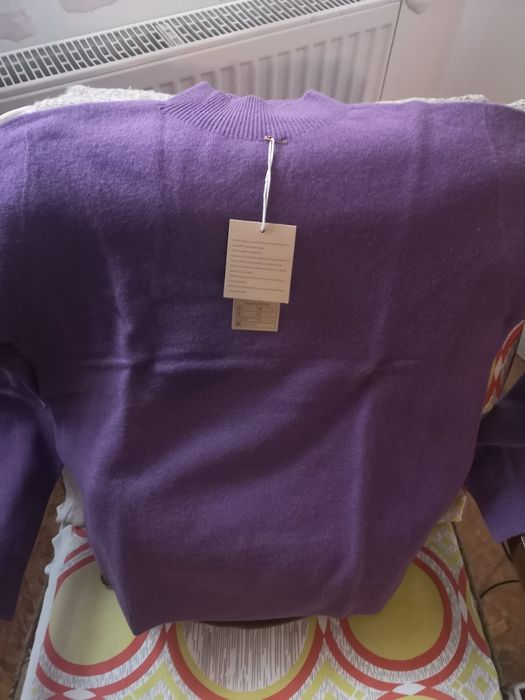 Pulover nou in ambalaj.Lână merinos 100%