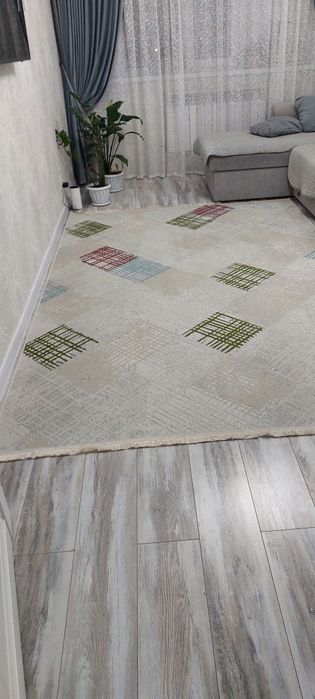 Продам ковер в хорошем состоянии. Цена 2000