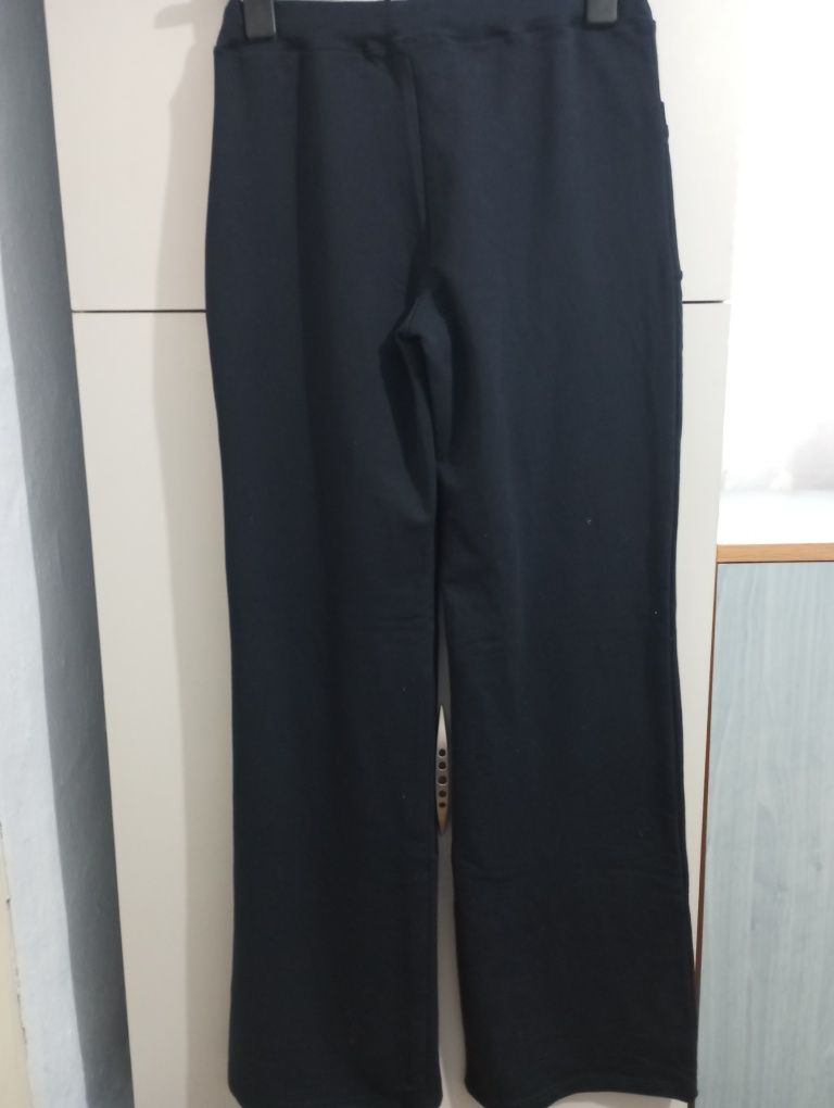 Pantaloni de trening noi, mărimea M(38-40)