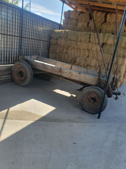 Vând căruță pe lemn