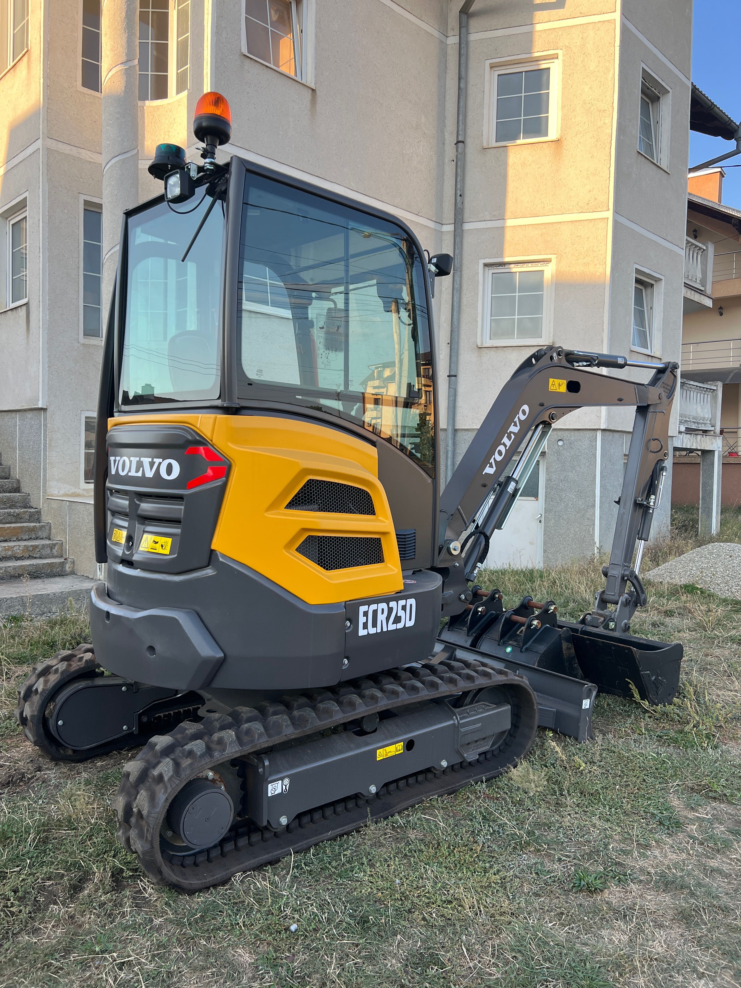 Prestări servicii /lucrări săpături cu miniexcavator  2.5t si 1.5t