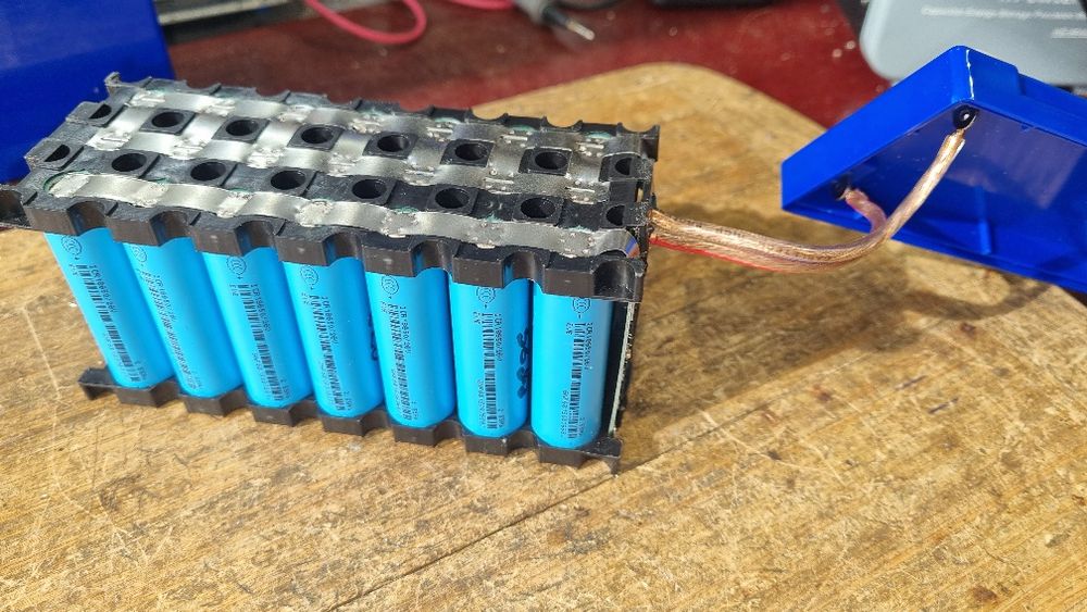 Acumulator Li-Ion 12V 18Ah pentru masinute,barcute pescuit,UPS,etc.