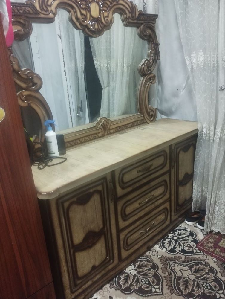 Spalniy ganitur sotiladi