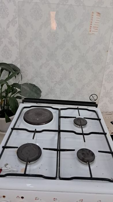 Газовая плита с электрической духовкой
