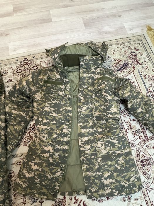 Продам бушлат+комбинезон военныә