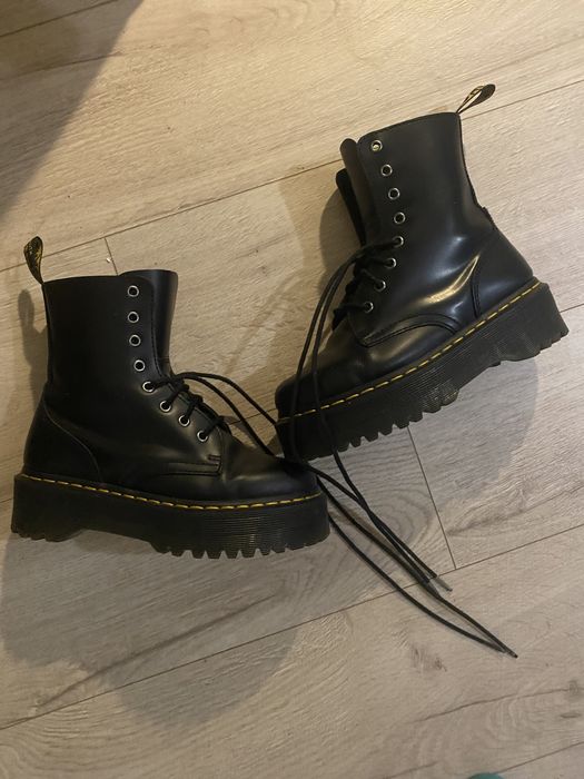Dr. Martens боти