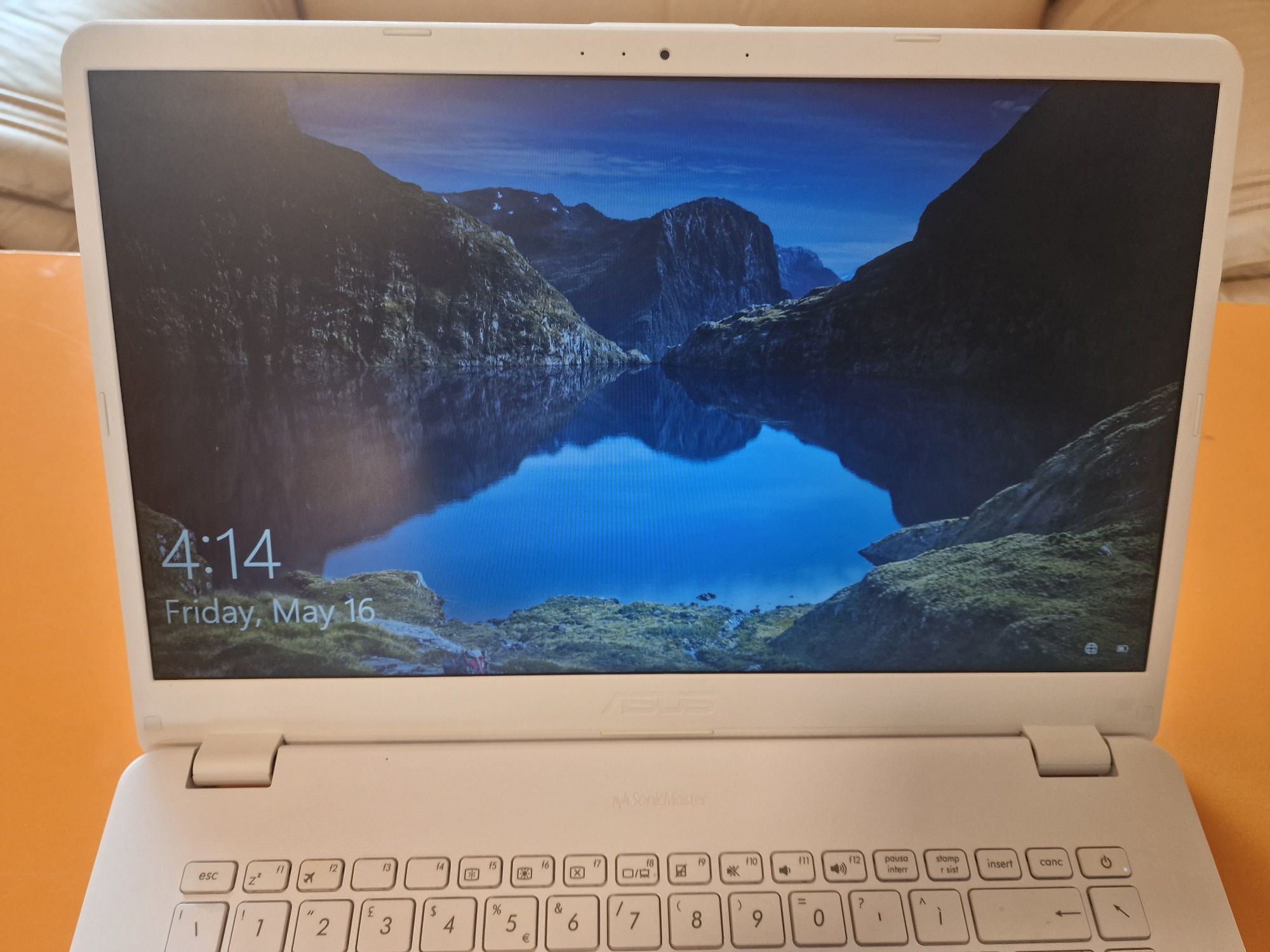 Laptop Asus Vivobook Amd A9-9425, 3.10 Ghz, 8Gb ram, 1TB, 15.6 " White