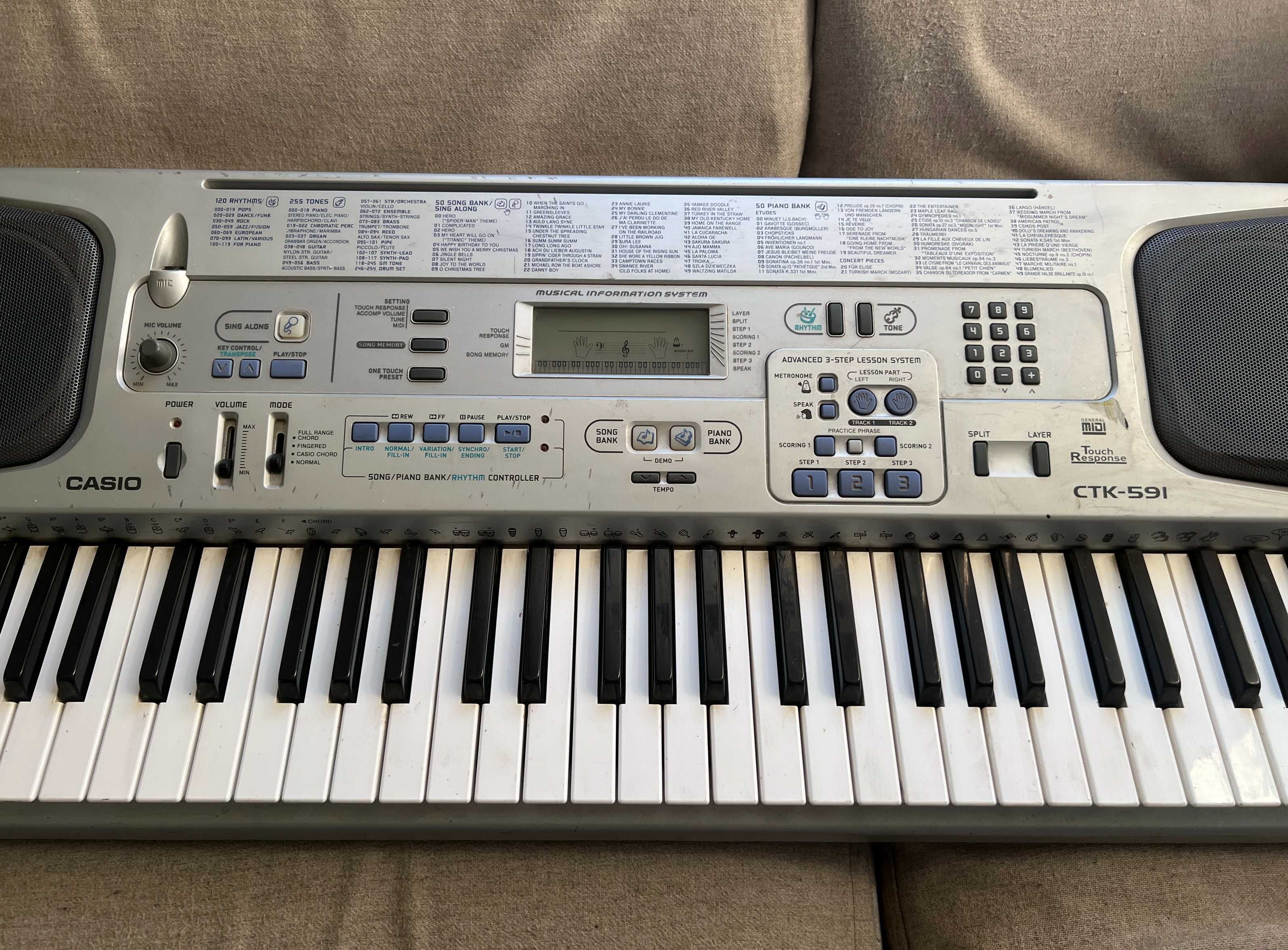 Orga Casio CTK-591 arranger keyboard 5 octaves 61 keys defecta