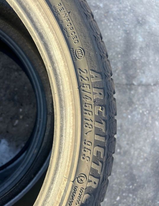 2 зимни гуми Arctictrekker 225/45/18