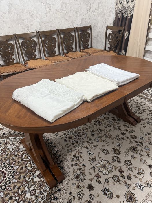 Продам гостинный стол