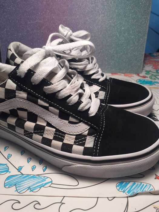 Vans nr 37 aproape noi