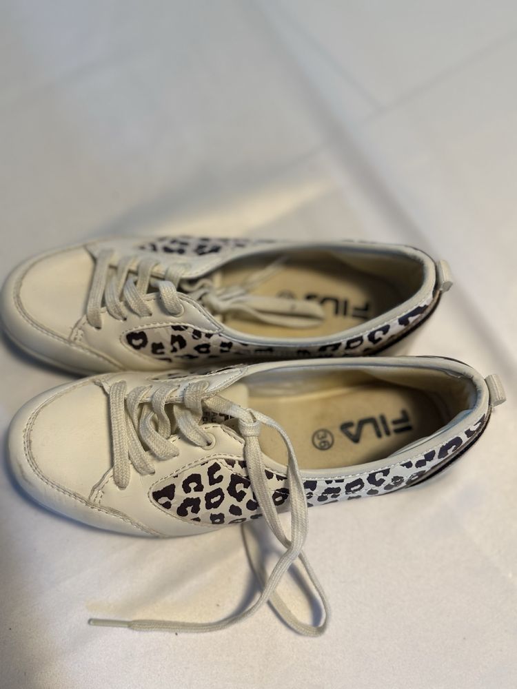 Pantofi sport Fila, model leopard.