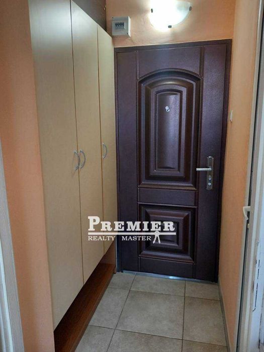 Продава се студио в центъра на курорта Слънчев бряг.