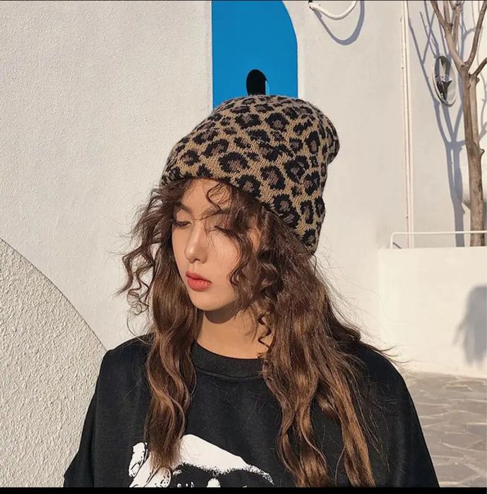 Продаи новую шапку женская