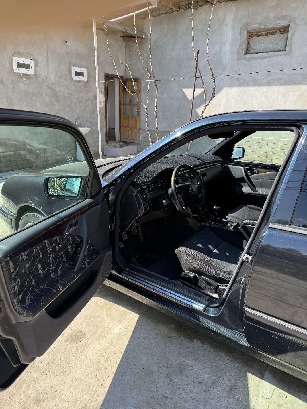 Mersedes bens E210