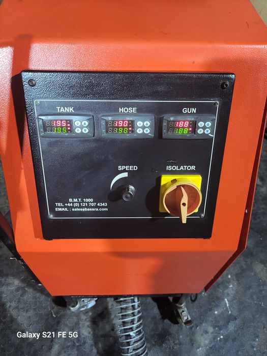 Vind utilaje de HOTMELT