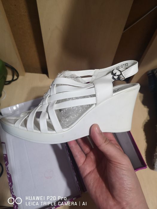 Продам босоножки женские