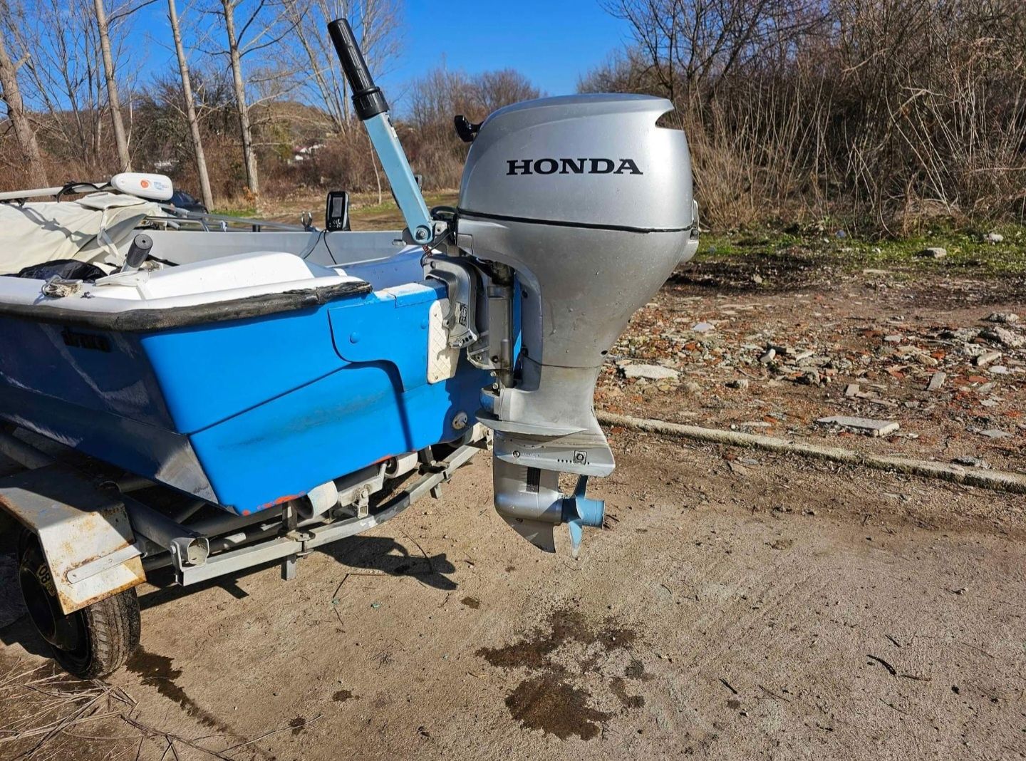 Лодка с двигател Honda 4т, колесар , сонар,