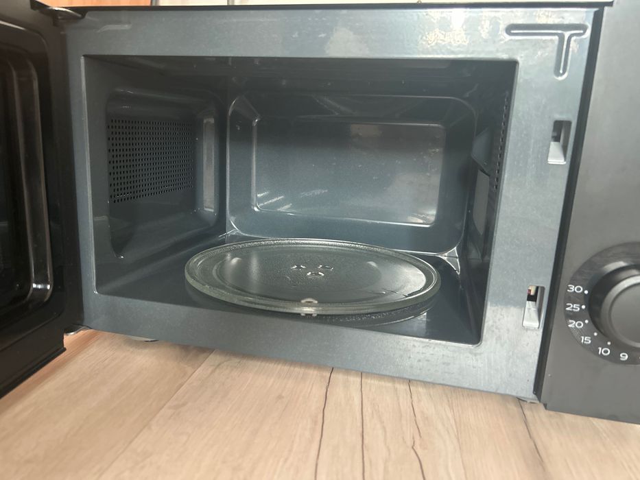 Микроволновка Hansa