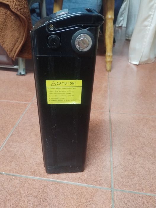 Baterie bicicleta electrica,încărcător ,2 căști de protecție