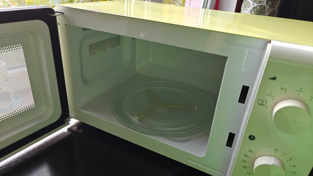 Daewoo Cuptor cu microunde impecabil