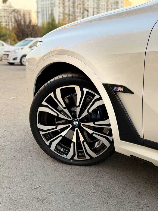 BMW X7 M60i возможно приобрести в рассрочку или обменять