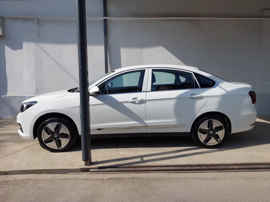 Автомобиль Dongfeng E70(electro)  sotiladi