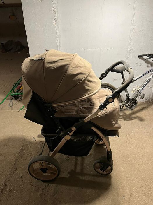 Коляска зима-лето, почти новая.