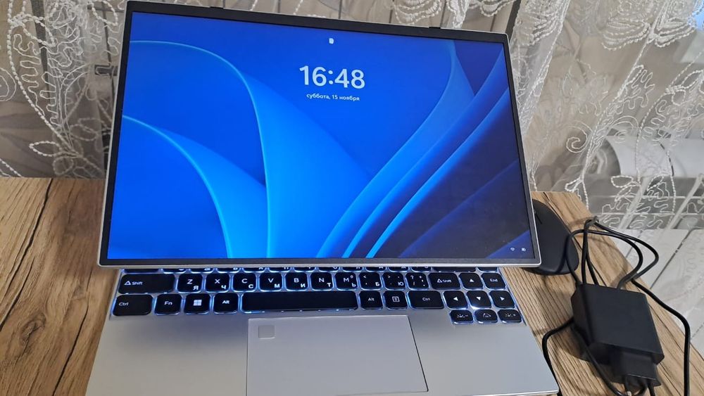 Продам ноутбук .