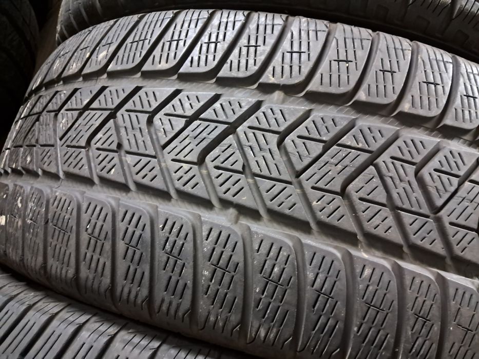 Anvelope second iarna 235 65 R17 Pirelli