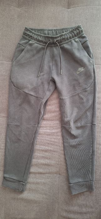 Продавам Nike tech black.Old edition