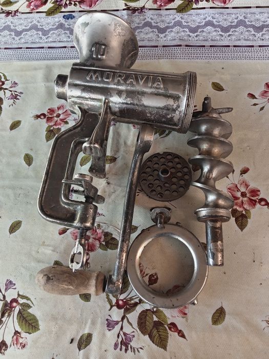 Mașina de tocat carne Moravia