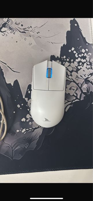 мышка Damoshark