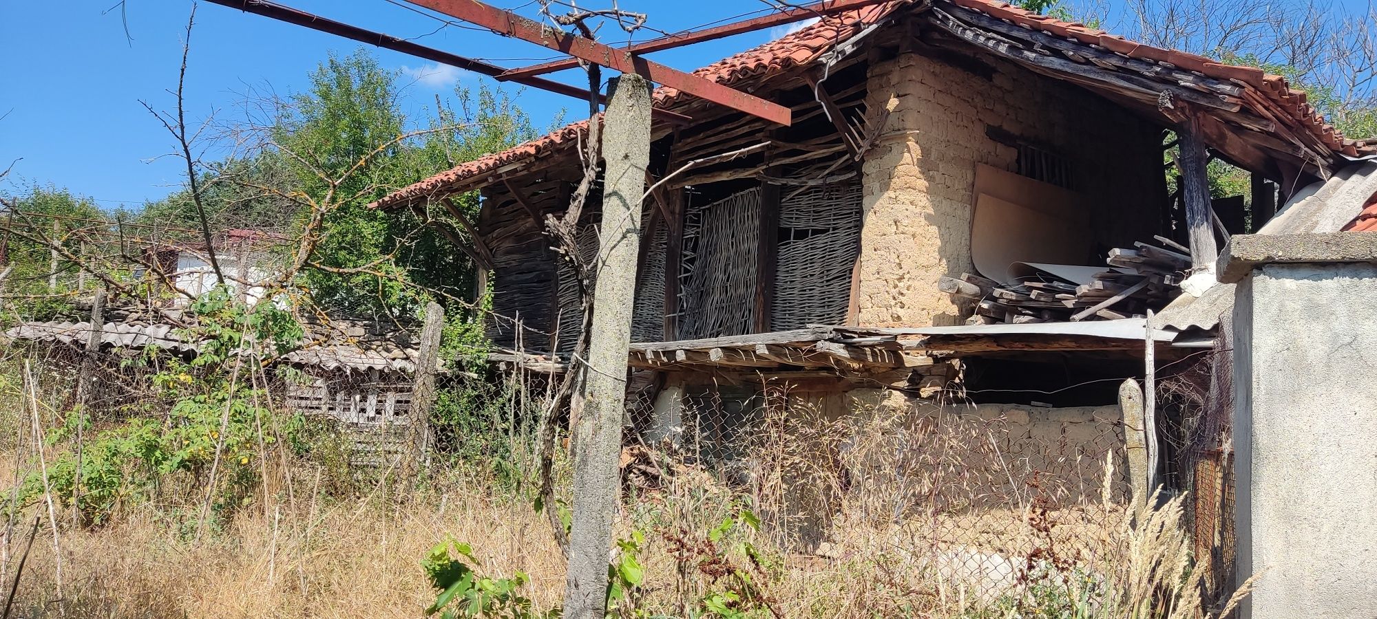 Продава къща с двор в село Казанка на 20км от  Стара Загора