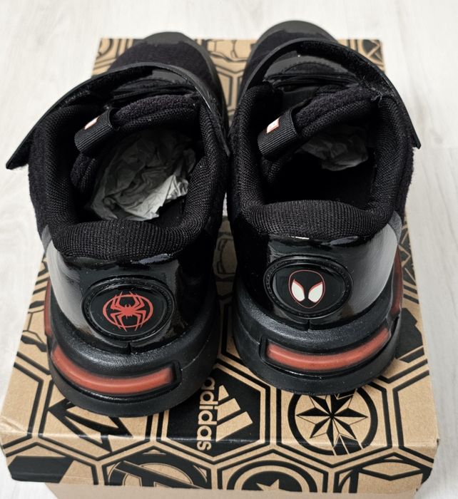 Sneakers Adidas Marvel baieti MARIME 37,5