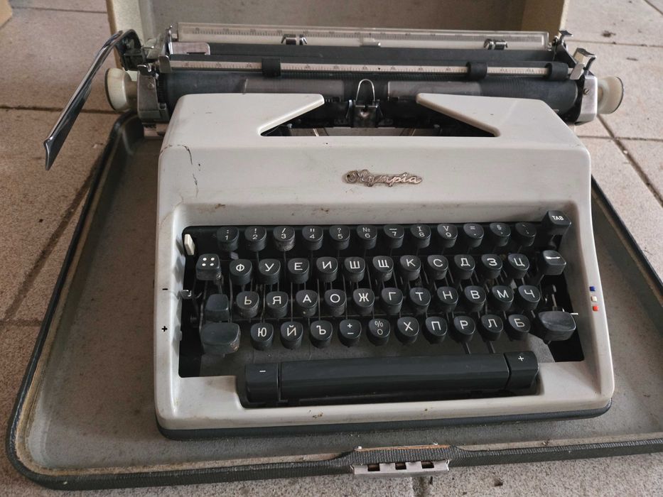 Olympia пишеща машина запазена