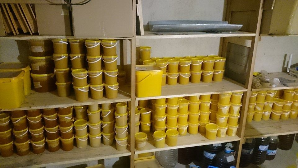 Продавам пчелен восък