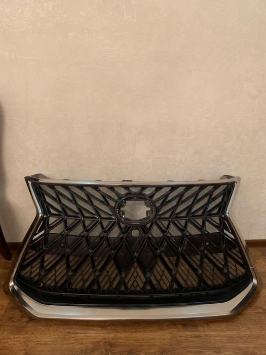 Лексус 570 решотка и бампер