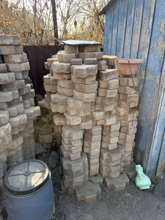 Брусчатка б/у 1000тг за квадрат