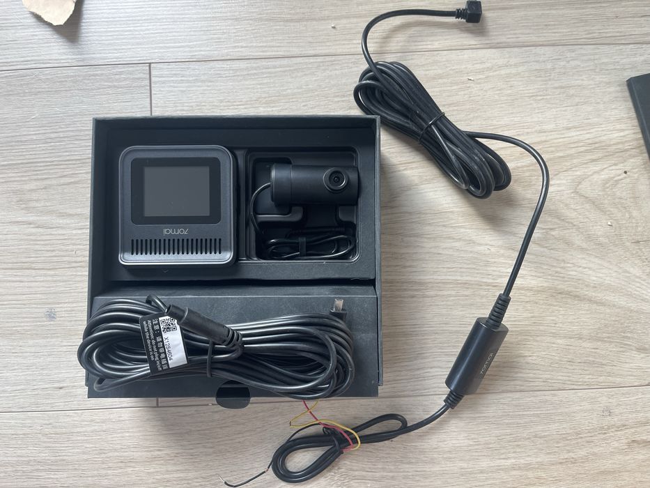 Desigilata 70mai xiaomi a400 dual camera bord fata spate