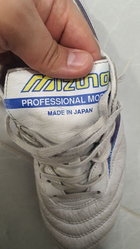 Продам бутсы профессиональные mizuno