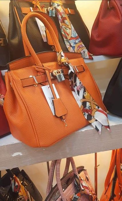 Geanta damă Orange,accesorii metalice ,saculet, etichetă