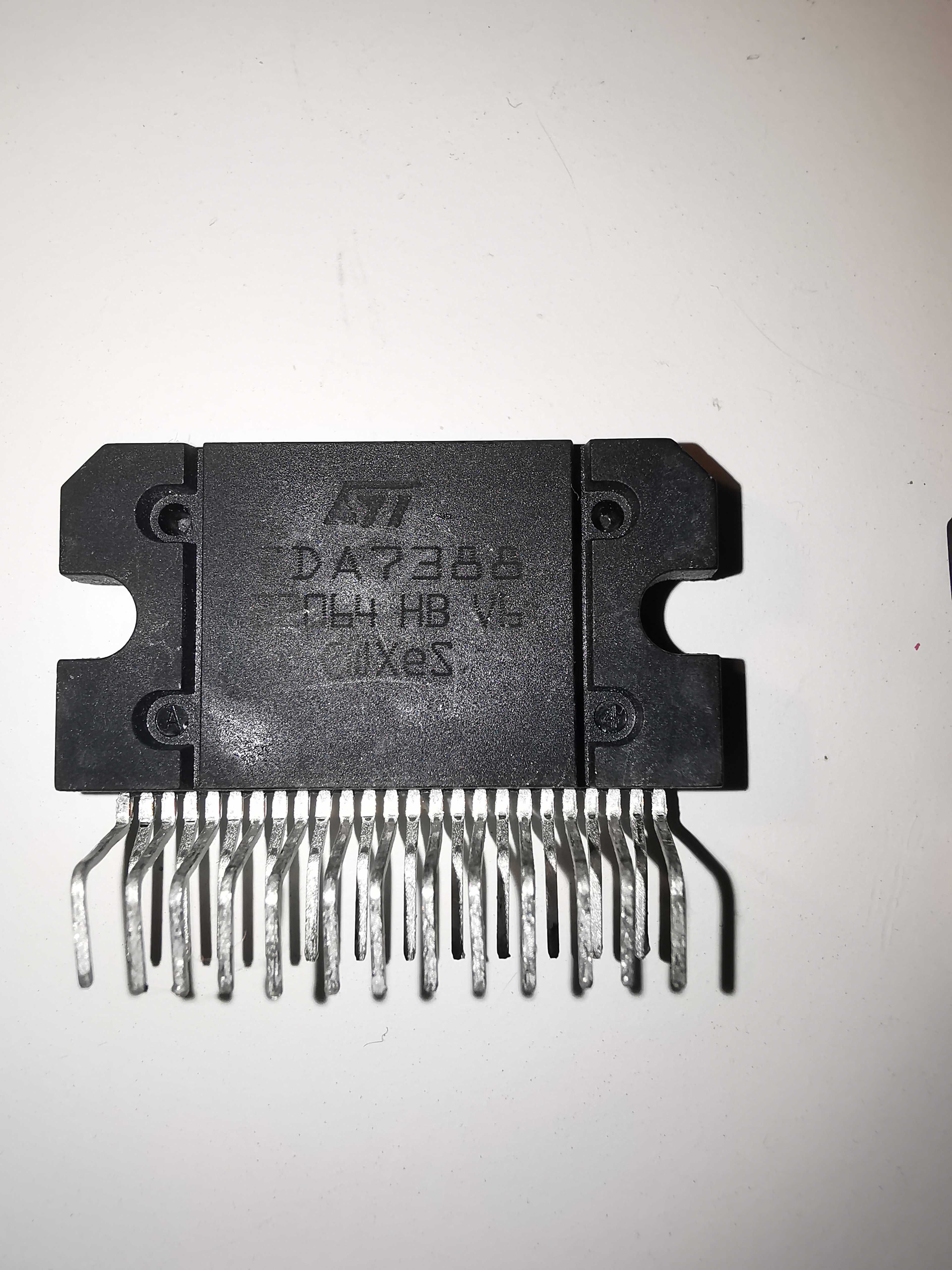 Circuit integrat de amplificare 4x45w tda 7380